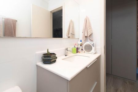 Apartamento à venda com 67m², 2 quartos e 1 vaga Apartamento à venda com 67m², 2 quartos e 1 vagaBanheiro
