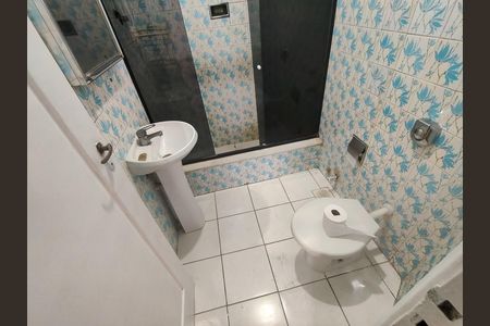 Apartamento à venda com 60m², 2 quartos e sem vaga Apartamento à venda com 60m², 2 quartos e sem vagaBanheiro social