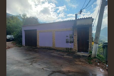 Fachada de apartamento para alugar com 3 quartos, 70m² em Carangola, Petrópolis