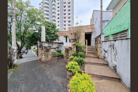 Casa à venda com 348m², 4 quartos e 6 vagas Casa à venda com 348m², 4 quartos e 6 vagasFachada