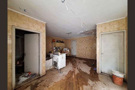 Casa à venda com 348m², 4 quartos e 6 vagas Casa à venda com 348m², 4 quartos e 6 vagasÁrea de Serviço