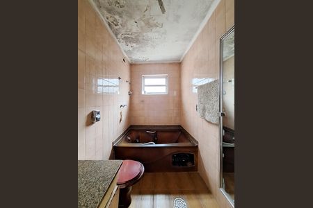 Casa à venda com 348m², 4 quartos e 6 vagas Casa à venda com 348m², 4 quartos e 6 vagasBanheiro Quarto 4