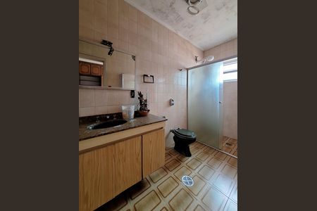 Casa à venda com 348m², 4 quartos e 6 vagas Casa à venda com 348m², 4 quartos e 6 vagasBanheiro Quarto 1