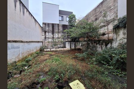 Casa à venda com 348m², 4 quartos e 6 vagas Casa à venda com 348m², 4 quartos e 6 vagasQuintal