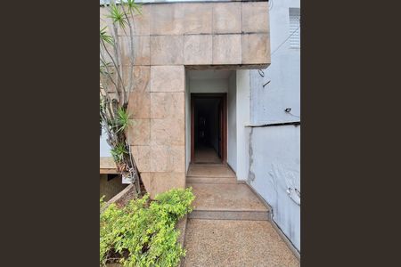 Casa à venda com 348m², 4 quartos e 6 vagas Casa à venda com 348m², 4 quartos e 6 vagasEntrada
