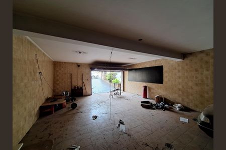 Casa à venda com 348m², 4 quartos e 6 vagas Casa à venda com 348m², 4 quartos e 6 vagasGaragem