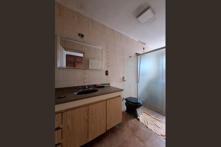 Casa à venda com 348m², 4 quartos e 6 vagas Casa à venda com 348m², 4 quartos e 6 vagasBanheiro Quarto 3