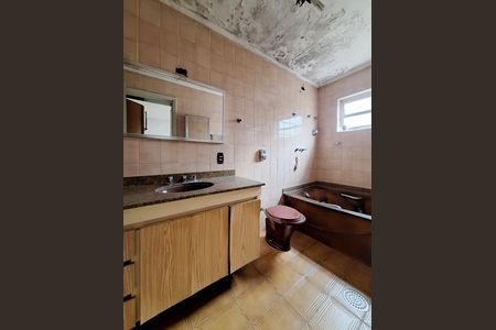 Casa à venda com 348m², 4 quartos e 6 vagas Casa à venda com 348m², 4 quartos e 6 vagasBanheiro Quarto 4