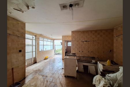Casa à venda com 348m², 4 quartos e 6 vagas Casa à venda com 348m², 4 quartos e 6 vagasÁrea de Serviço