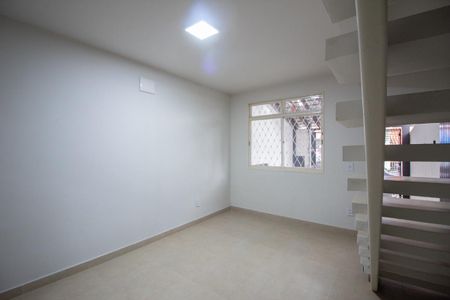 Sala de casa à venda com 2 quartos, 90m² em Santa Rosa, Belo Horizonte
