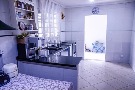 Casa à venda com 450m², 2 quartos e 4 vagas