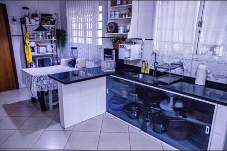 Casa à venda com 450m², 2 quartos e 4 vagas