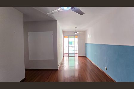 Apartamento à venda com 75m², 2 quartos e 1 vaga Apartamento à venda com 75m², 2 quartos e 1 vagaSala
