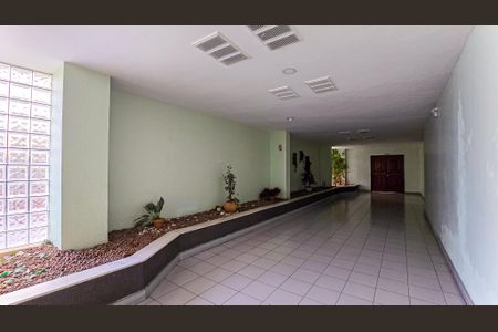 Apartamento à venda com 75m², 2 quartos e 1 vaga Apartamento à venda com 75m², 2 quartos e 1 vagaHall social