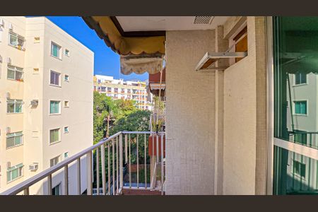 Apartamento à venda com 75m², 2 quartos e 1 vaga Apartamento à venda com 75m², 2 quartos e 1 vagaVaranda da Sala