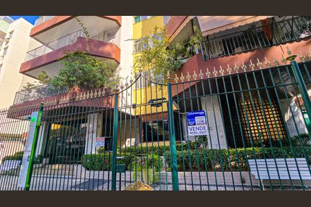 Apartamento à venda com 75m², 2 quartos e 1 vaga Apartamento à venda com 75m², 2 quartos e 1 vagaFachado do condomínio com placa