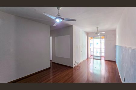 Apartamento à venda com 75m², 2 quartos e 1 vaga Apartamento à venda com 75m², 2 quartos e 1 vagaSala