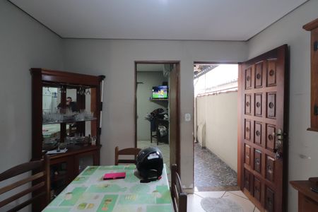 Casa para alugar com 120m², 3 quartos e 2 vagasSala