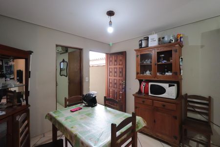 Casa para alugar com 120m², 3 quartos e 2 vagasSala