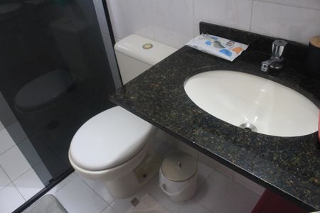 Apartamento à venda com 81m², 2 quartos e 2 vagasBanheiro da Suíte