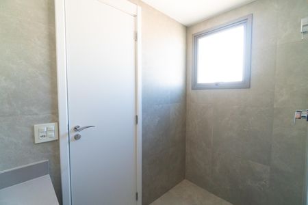 Apartamento à venda com 141m², 3 quartos e 2 vagas Apartamento à venda com 141m², 3 quartos e 2 vagasBanheiro da Suíte 2