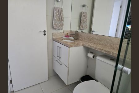 Banheiro de apartamento à venda com 3 quartos, 79m² em Chácara Agrindus, Taboão da Serra