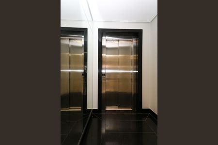 Apartamento à venda com 163m², 3 quartos e 3 vagas Apartamento à venda com 163m², 3 quartos e 3 vagasHall
