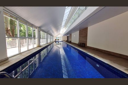 Apartamento à venda com 163m², 3 quartos e 3 vagas Apartamento à venda com 163m², 3 quartos e 3 vagasÁrea comum - Piscina