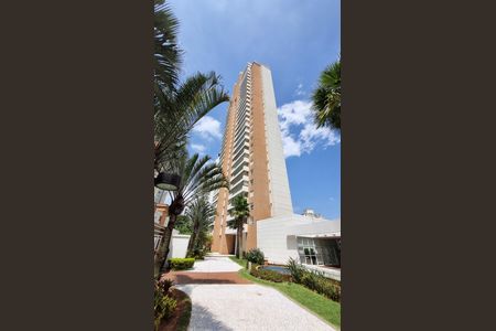 Apartamento à venda com 163m², 3 quartos e 3 vagas Apartamento à venda com 163m², 3 quartos e 3 vagasFachada