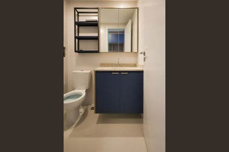 Banheiro de kitnet/studio para alugar com 1 quarto, 27m² em Campo Belo, São Paulo