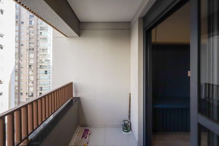 Varanda de kitnet/studio para alugar com 1 quarto, 27m² em Campo Belo, São Paulo