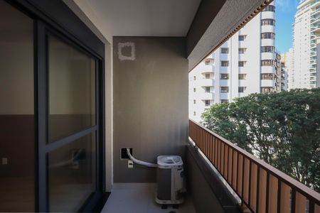 Varanda de kitnet/studio para alugar com 1 quarto, 27m² em Campo Belo, São Paulo