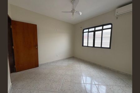 Casa à venda com 100m², 3 quartos e 4 vagasQuarto 2