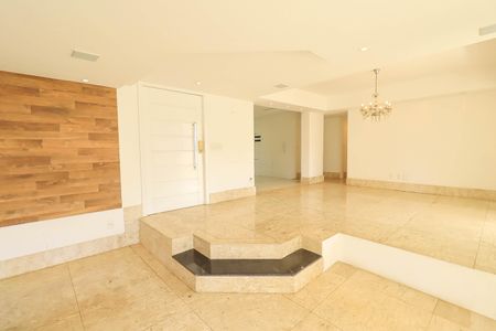 Apartamento para alugar com 218m², 5 quartos e 3 vagas