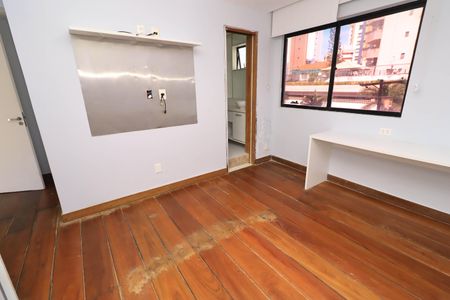 Apartamento para alugar com 218m², 5 quartos e 3 vagas