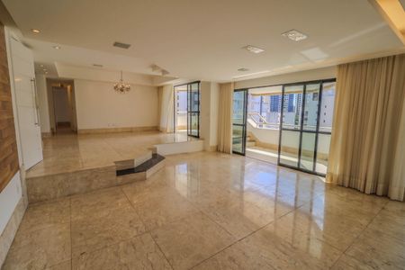 Apartamento para alugar com 218m², 5 quartos e 3 vagas