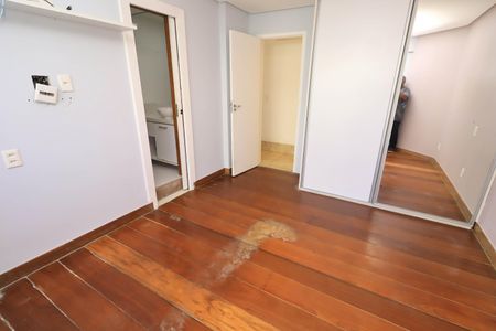 Apartamento para alugar com 218m², 5 quartos e 3 vagas