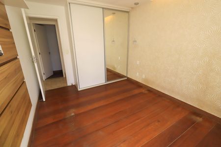 Apartamento para alugar com 218m², 5 quartos e 3 vagas