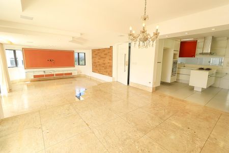 Apartamento para alugar com 218m², 5 quartos e 3 vagas