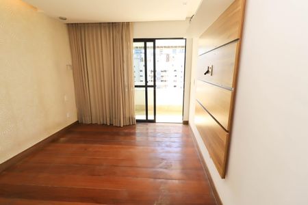 Apartamento para alugar com 218m², 5 quartos e 3 vagas