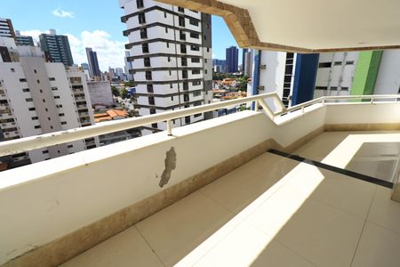 Apartamento para alugar com 5 quartos, 218m² em Caminho das Árvores, Salvador