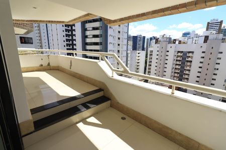 Apartamento para alugar com 5 quartos, 218m² em Caminho das Árvores, Salvador