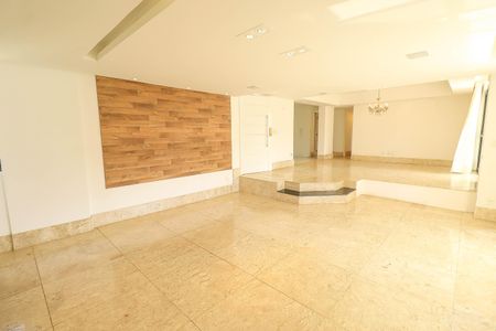 Apartamento para alugar com 218m², 5 quartos e 3 vagas