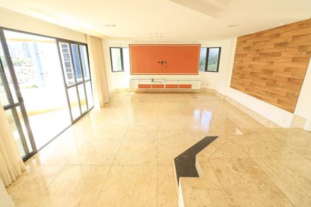 Apartamento para alugar com 5 quartos, 218m² em Caminho das Árvores, Salvador