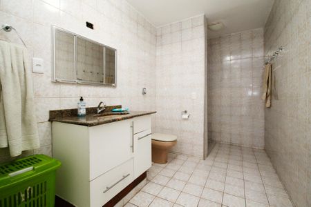 Casa para alugar com 300m², 3 quartos e 4 vagas Casa para alugar com 300m², 3 quartos e 4 vagasBanheiro Quartos 1 e 2