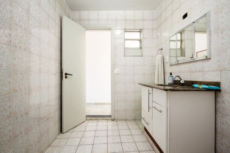 Casa para alugar com 300m², 3 quartos e 4 vagas Casa para alugar com 300m², 3 quartos e 4 vagasBanheiro Quartos 1 e 2