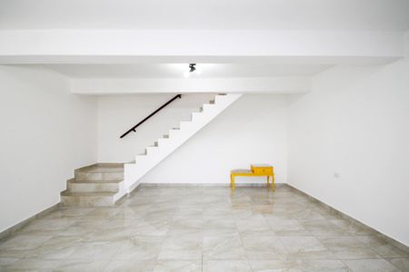 Casa para alugar com 300m², 3 quartos e 4 vagas Casa para alugar com 300m², 3 quartos e 4 vagasSala