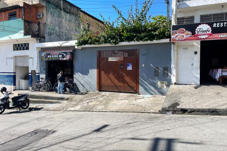 Casa para alugar com 300m², 3 quartos e 4 vagas Casa para alugar com 300m², 3 quartos e 4 vagasFachada