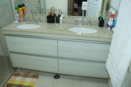 Apartamento para alugar com 200m², 3 quartos e 3 vagasBanheiro da Suíte 2