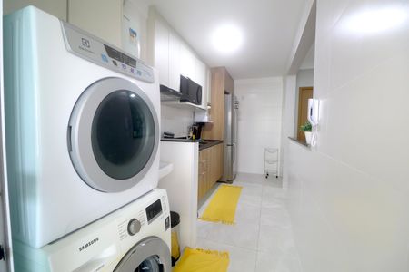 Área de Serviço de apartamento para alugar com 3 quartos, 89m² em Vila Alzira, Guarujá